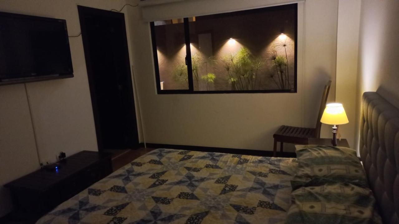 Departamento Excelente Ubicacion Con Parqueo Apartamento Cuenca